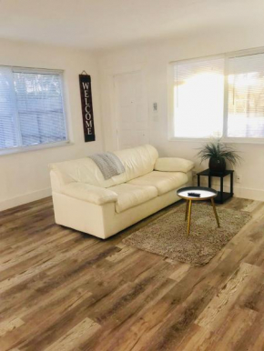 Casa Pompano. 2 miles to Beach. New